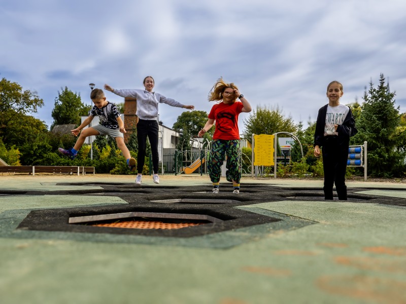 Plac zabaw Trampolina Hexo WZOREK ŻÓŁTOCZERWONY PLAY-PARK